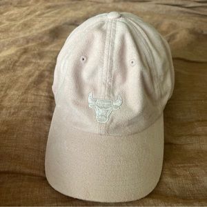 Chicago Bulls Suede Pink Dad Cap - Mitchell & Ness